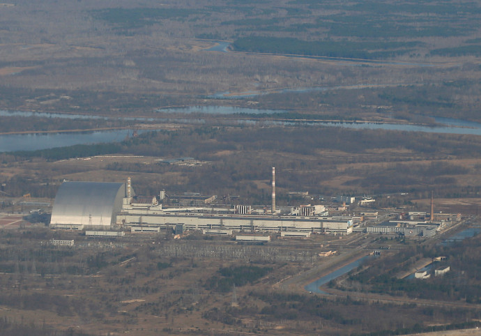 A csernobili erőműről és a sérült reaktort fedő védőburokról 2021-ben készült légifotó – Fotó: Gleb Garanich / Reuters