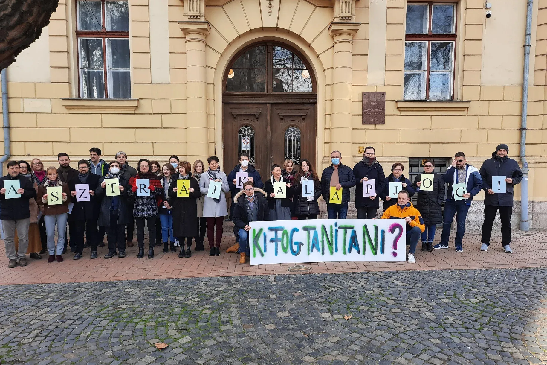 Telex What Are Hungarian Teachers Demanding And Why Are They