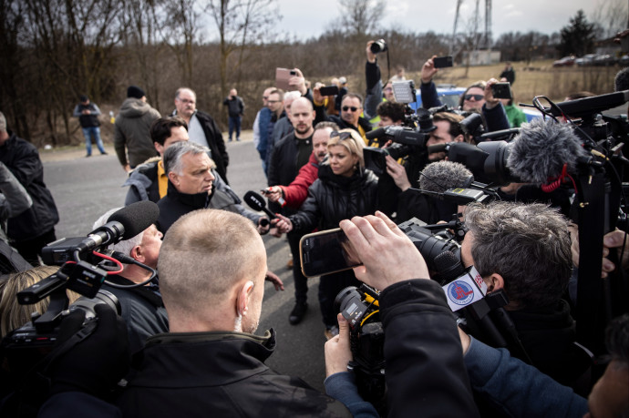 Orbán a határon: Magyarország támogatni fog minden Oroszországgal szembeni uniós szankciót