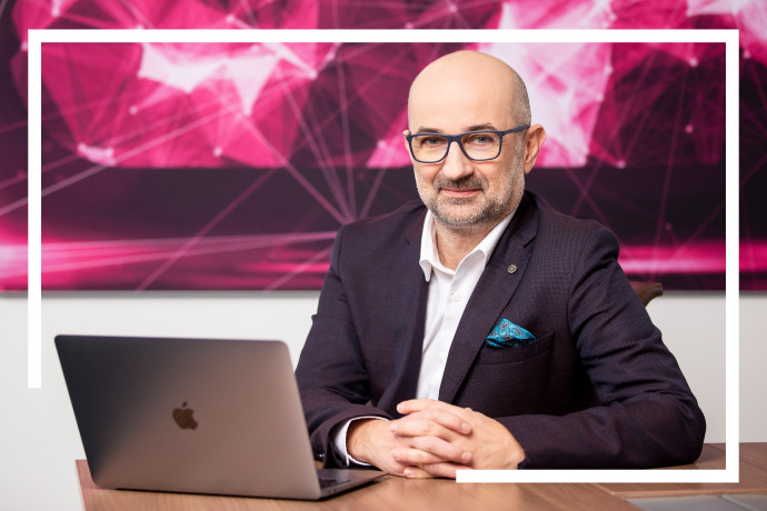 A mesterséges intelligencia egyszerre hoz munkaerőhiányt és munkanélküliséget