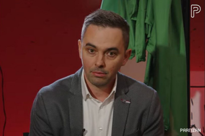 Stummer: Tojástáncot jár a magyar kormány azzal, hogy nem engedi át az országon a NATO-fegyverszállítmányokat