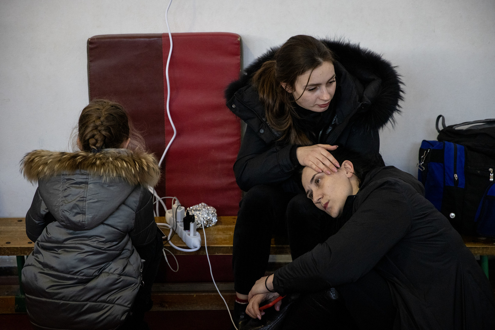 Az érkezők között sok a nő és a kisgyerek, a férjek rendszerint Ukrajnában maradtak harcolni vagy a család otthonára vigyázni