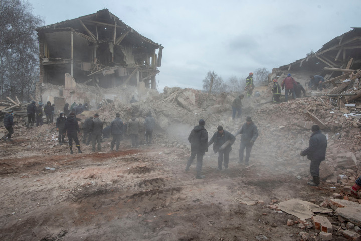 Az ohtirkai bombázás eredménye az ukrán fegyveres erők által a Reutershez eljuttatott fotókon – Fotó: Handout / Reuters