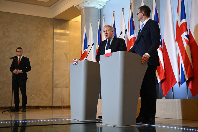 Boris Johnson és Mateusz Morawiecki sajtótájékoztatója március 1-én – Fotó: Leon Neal / AFP 
