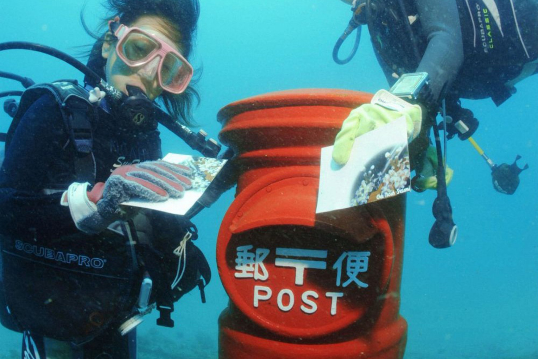 Japánban van egy működő postaláda, amihez 10 méter mélyre kell merülni a tengerben