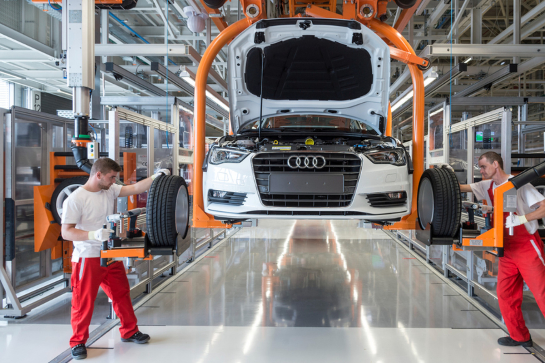 Az ukrán beszállítók miatt alkatrészellátási gondokra készül a győri
Audi