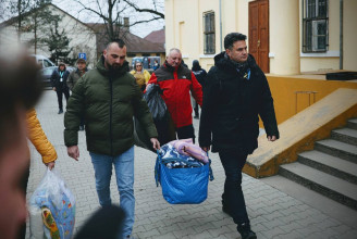 Márki-Zay a határon: Nem számít, ki magyar, ki ukrán, ki orosz, ha háború elől menekül, segítenünk kell rajta