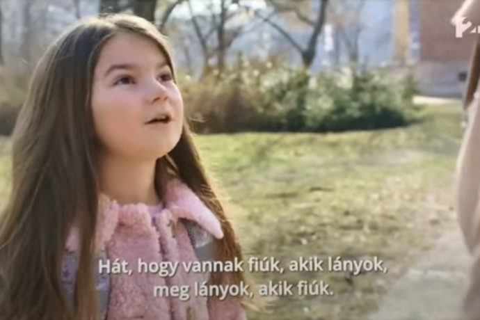 Nemi átalakító kezelés matekdoga helyett – itt a kormány népszavazásának reklámja egy magyar kislánnyal