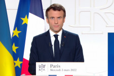 Emmanuel Macron: Nem állunk háborúban Oroszországgal