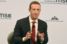 Mark Zuckerbergnek lámpakarikázgatós CAPTCHA-teszten kellett igazolnia, hogy nem robot