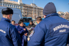 A Nyugati pályaudvaron indult be a szülés egy menekült nőnél