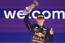 Hosszabbított Verstappen a Red Bullnál, évi 40 millió fontot keres majd