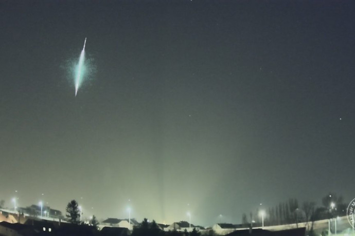 Telihold fényességű, kirívóan fényes, robbanó meteor suhant át az égen éjjel