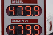Miért nem járható út az adócsökkentés, ha a benzinárat akarja mérsékelni a kormány?