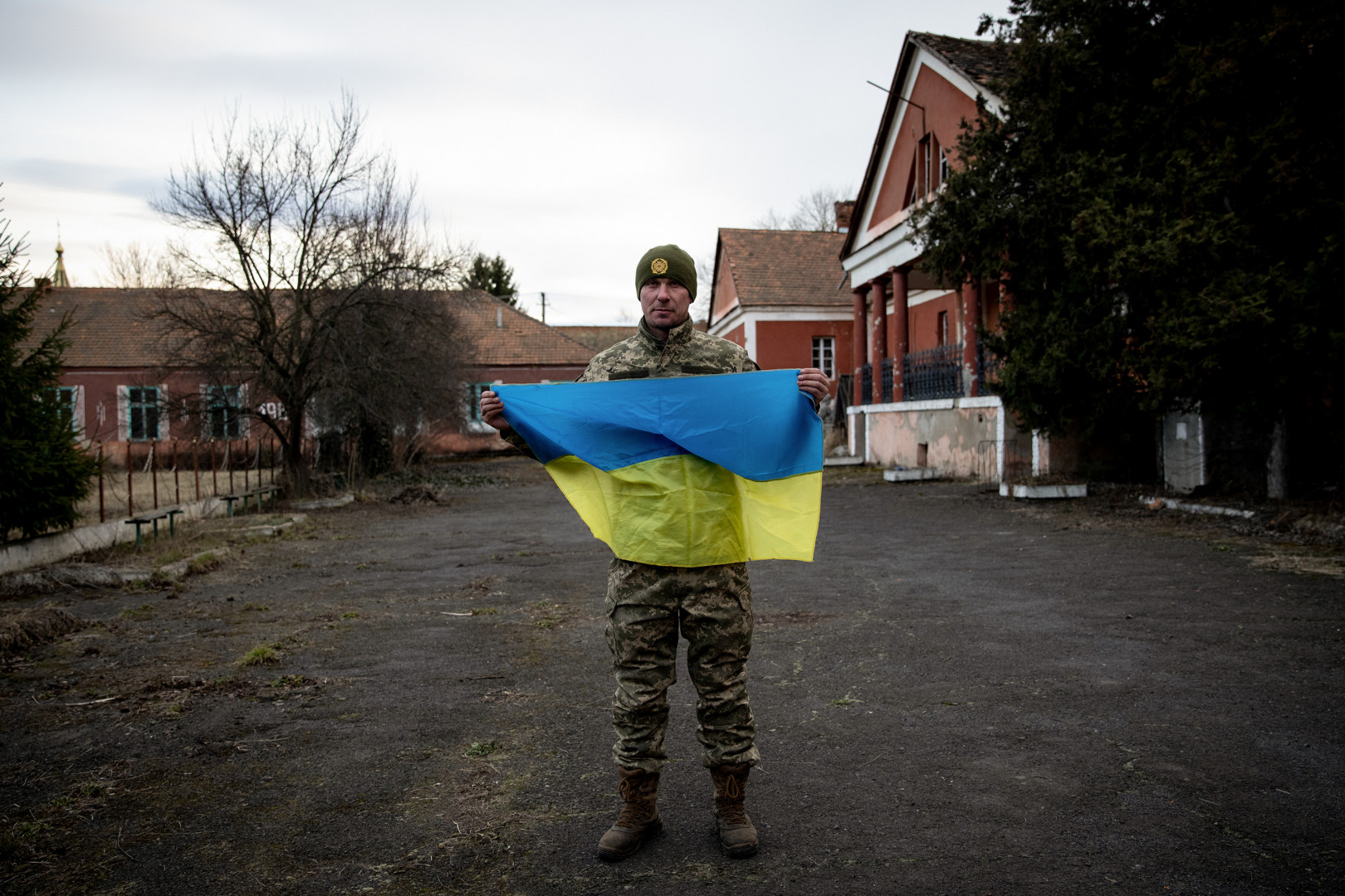 Viktor volunteered for the army and is currently helping wherever there is a need: during the day he helps at the old school, and at night he hands out care packages at the border. 