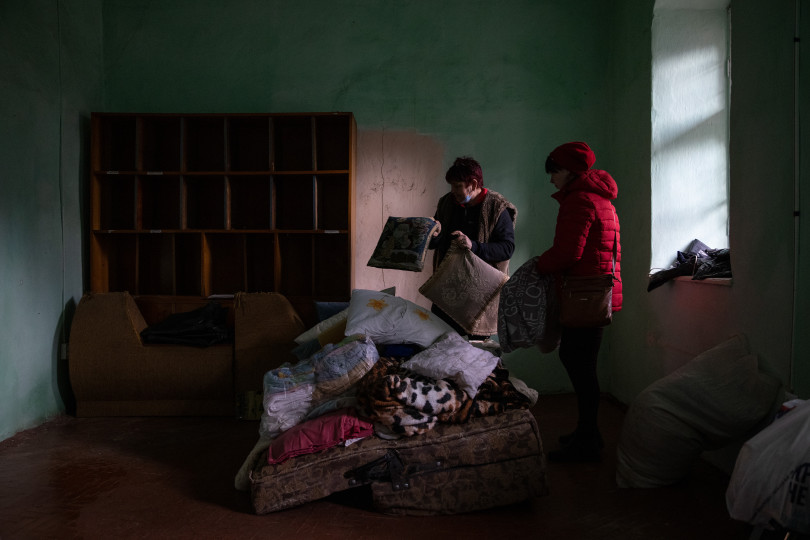 Locals are bringing clothing, sheets and mattresses to the reception centre. 