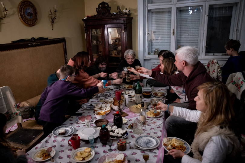 At the shared dinner, members of each of the families – both young and old – shared with each other how they see their current situation. They shared about their fears, but also about the positive things this tragic time can give them and to the world. 