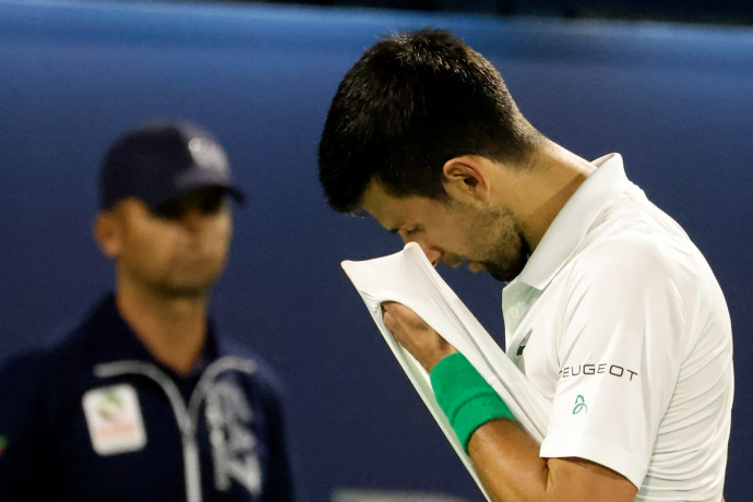 Lazítottak a Covid-szabályokon a franciák, Novak Djoković megvédheti címét a Garroson