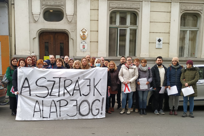 Polgári engedetlenség: Pécsen közel ezren tüntettek a tanárok mellett
