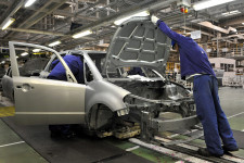 Tizenkét százalékos béremelést kapnak a Suzuki esztergomi dolgozói