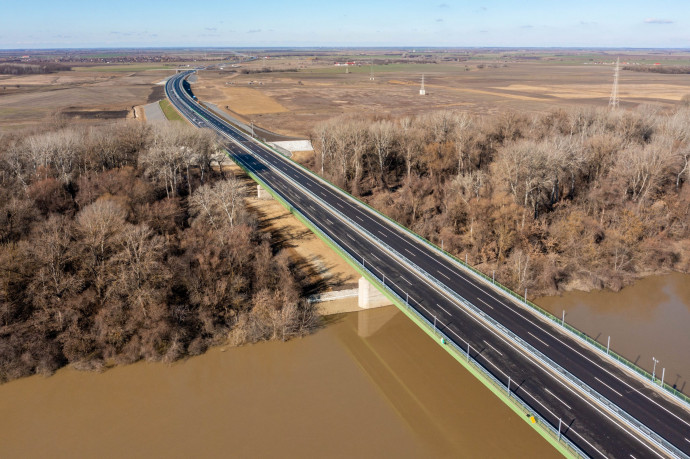 Az M4-es autóút Tisza-hídja – Forrás: NIF Zrt.
