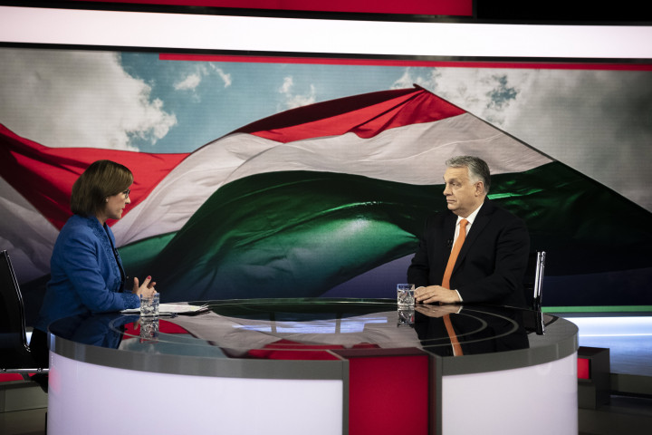 Orbán Viktor miniszterelnök interjút ad az M1 aktuális csatornának 2022. február 27-én – Fotó: Benko Vivien Cher / Miniszterelnöki Sajtóiroda / MTI