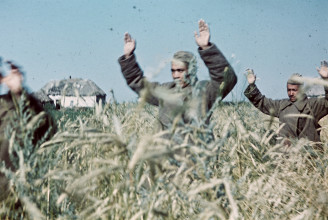 Ukrajna romjai: egy második világháborús magyar haditudósító képei a keleti frontról