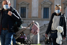 Visszaszorult a járvány a visegrádi országokban