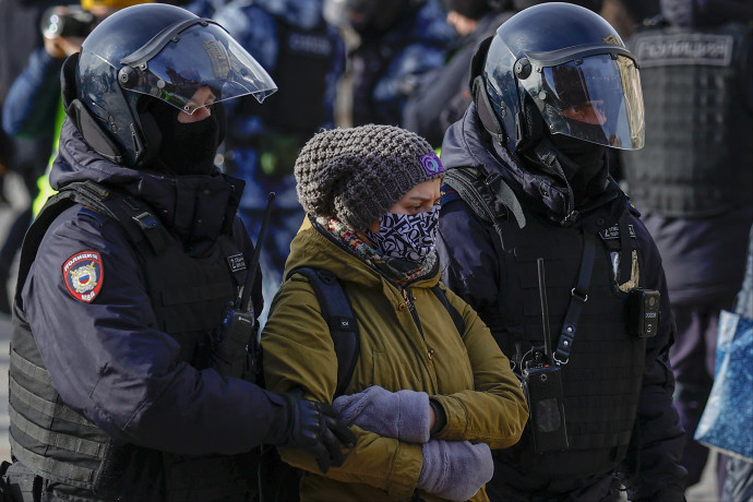 Hiába tiltották, sokan tüntettek a háború ellen Oroszországban, ezreket vettek őrizetbe