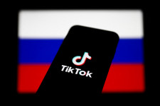 A TikTok biztonsági okokból leállítja a videófeltöltést Oroszországból