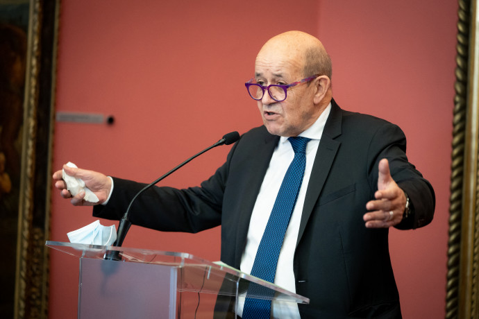 A francia külügyminiszter szerint Ukrajna nyeri majd a háborút, de az oroszok szörnyű pusztítást végeznek majd