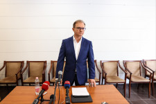Az ügyészség szerint negyedmilliárd forint kenőpénzt vehetett át az MSZP-s Tóth Csaba