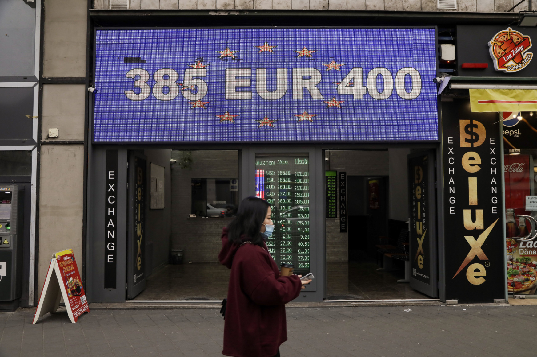 Mit jelent a 400 közeli euró a magyaroknak?