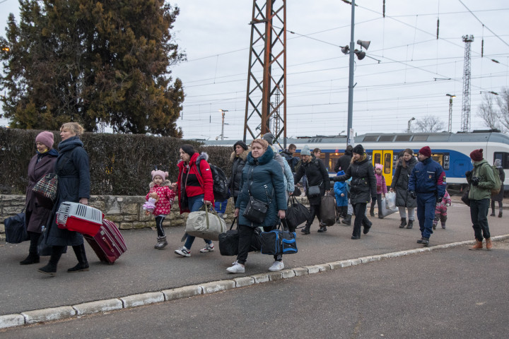 Ukrajnából menekülők érkeznek Záhonyba 2022. március 5-én – Fotó: Melegh Noémi Napsugár / Telex