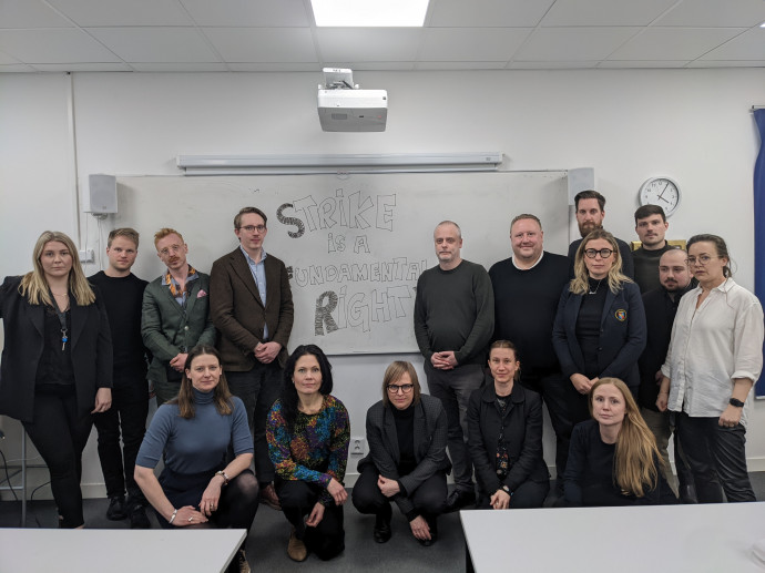 A stockholmi ProCivitas gimnázium több tanára is kifejezte kedden szolidaritását a magyar pedagógusokkal – Fotó: stockholmi ProCivitas Gimnázium