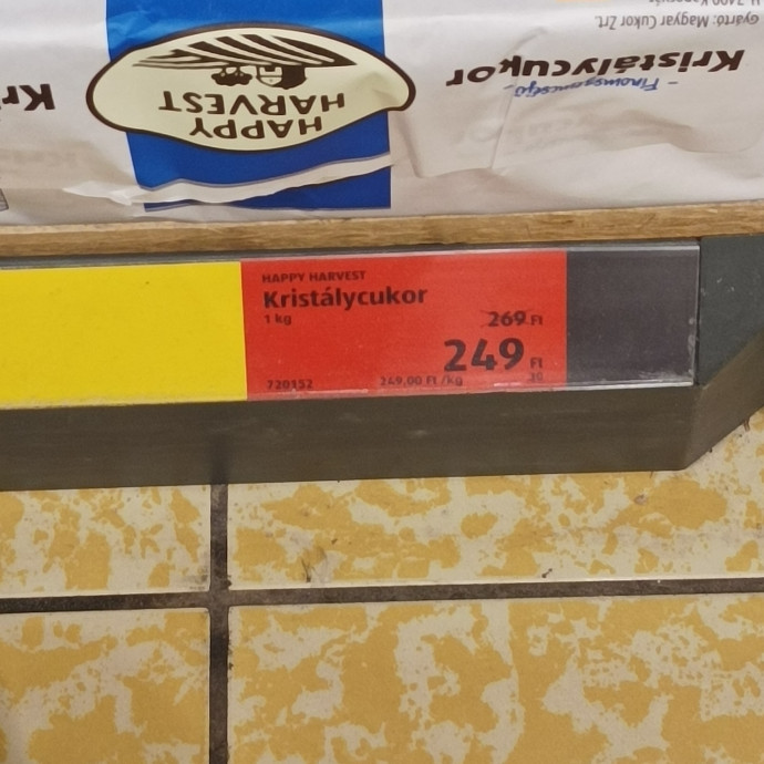 Egy év alatt több mint 2200 forinttal drágult a bevásárlásunk, az árstop 300 forintot kompenzált
