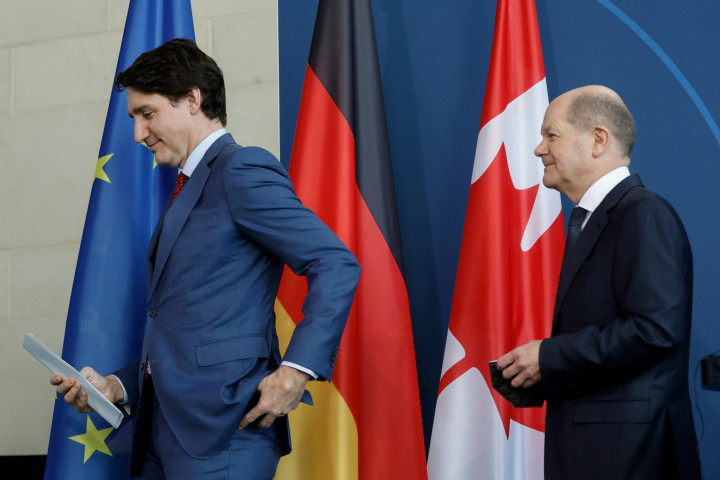 Justin Trudeau kanadai miniszterelnök és Olaf Scholz német kancellár a berlini kancellárián tartott sajtótájékoztatón 2022. március 9-én – Fotó: Odd Andersen / Reuters