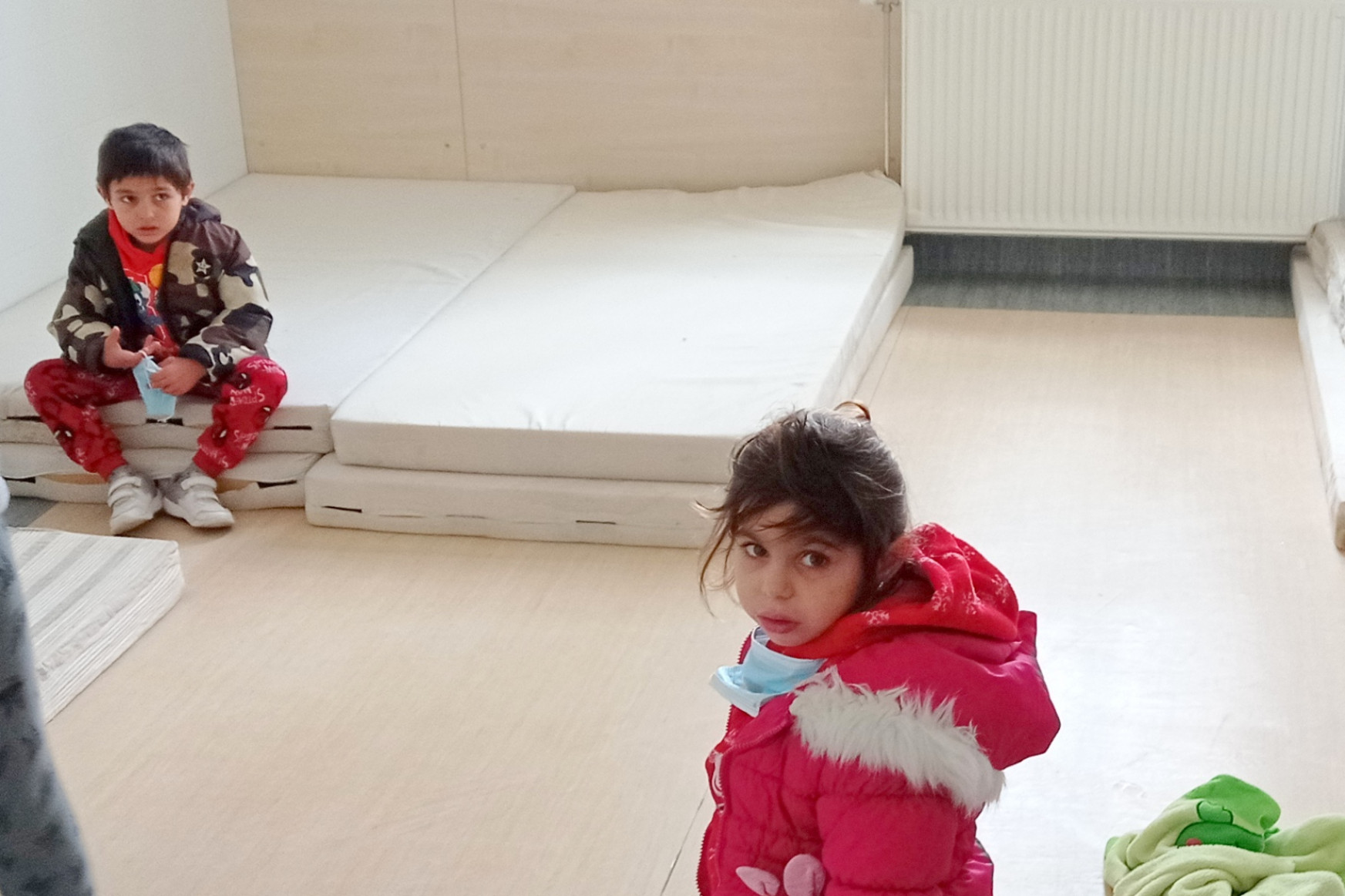 A tornateremből egykori kórtermekbe költöztették a menekülteket Győrben