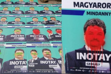 Több száz plakát megrongálása miatt tesz feljelentést a Vác központú választókerület ellenzéki jelöltje