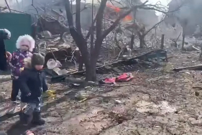 Már egymásra támadnak az emberek az élelemért az ostromlott Mariupolban a Vöröskereszt szerint