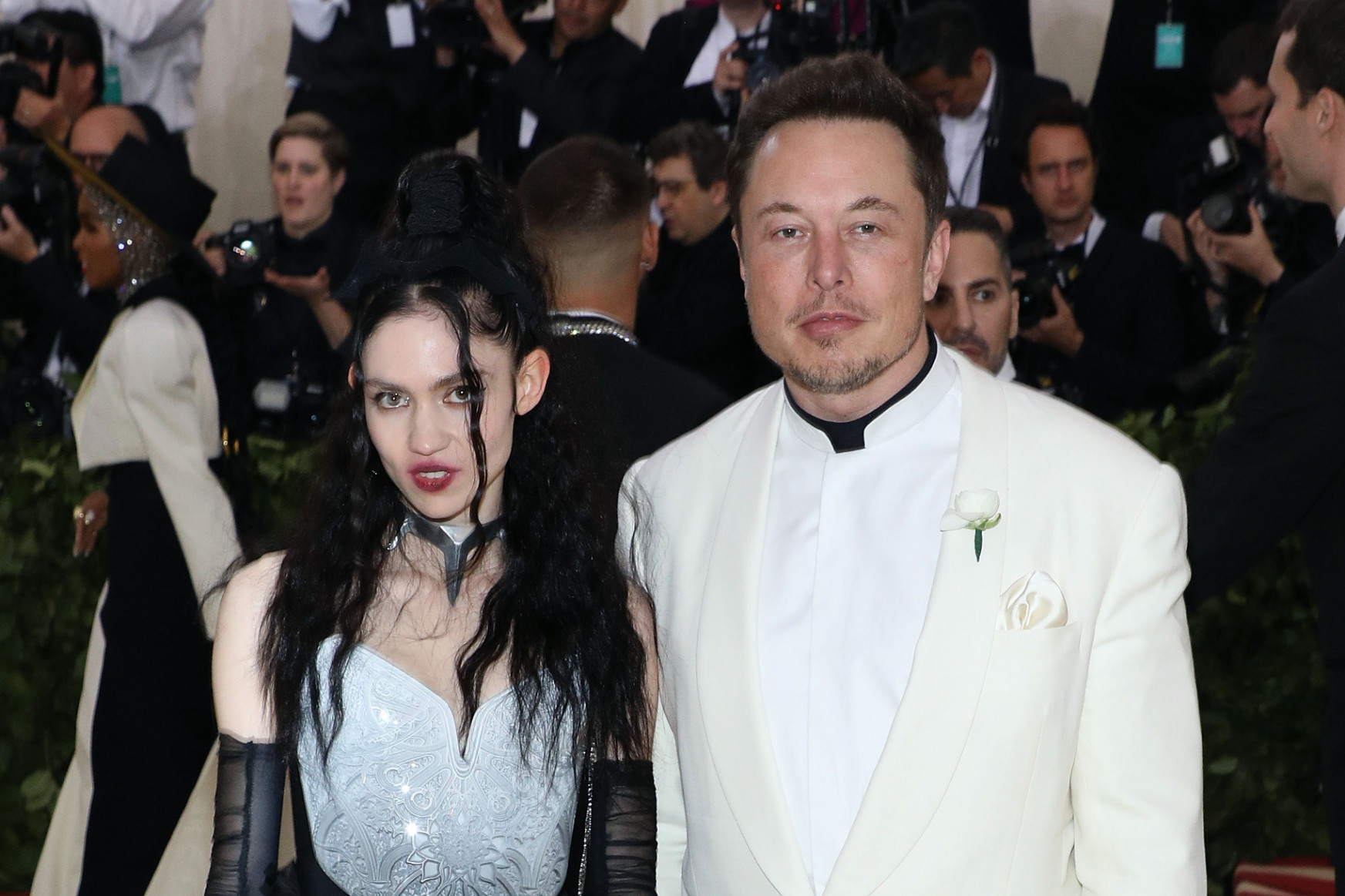 Elon Muskék titokban akarták tartani, hogy született még egy gyerekük, de aztán a csecsemő pont egy interjú közepén felsírt