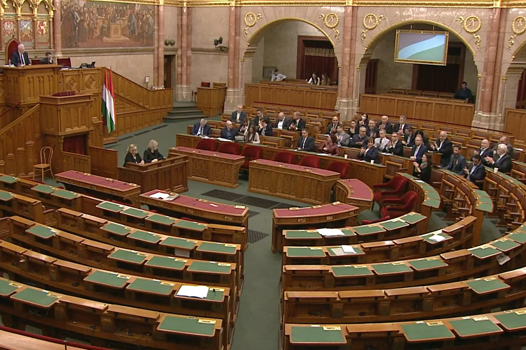 Csak az ellenzék volt ott a rendkívüli parlamenti ülésen, amit ők hívtak össze a háború miatt