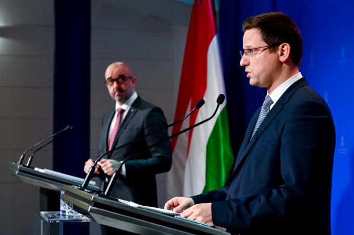 Gergely Gulyás, Minister at the Prime Minister's Office and Zoltán Kovács, State Secretary of International Communications and Relations at the Prime Minister's office at a press conference on 3 March 2022. Photo: Illyés Tibor / MTI