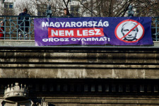 Molinókkal üzent a Momentum: Magyarország nem lesz orosz gyarmat