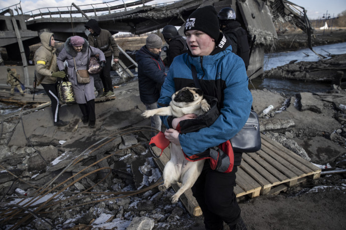 Folytatódik a civilek evakuálása Ukrajnában, Kijev elővárosaiban 2022. március 10-én – Fotó: Emin Sansar / ANADOLU AGENCY / Anadolu Agency via AFP
