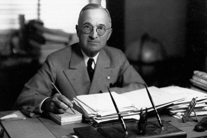 Molotov épp a nácitlanítás lassúságán háborgott, amikor Truman elnök elmondta híres beszédét