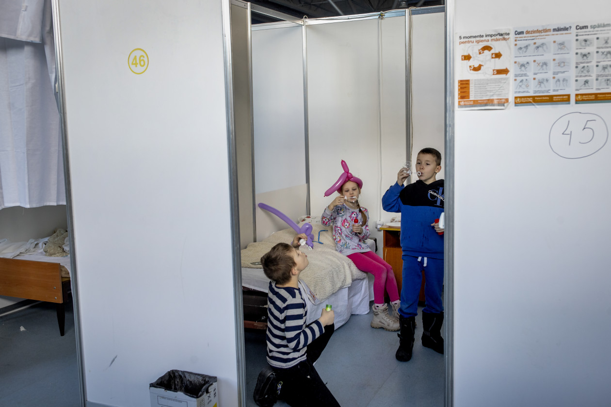  A chisinaui menekültszállásról van, aki azt reméli, hogy hazamegy, más Európába vagy Amerikába készül – Fotó: Huszti István / Telex