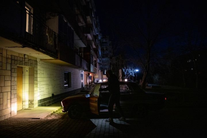 A lakótelep aljában kialakított szálláson akár 15 embert is el tudnak helyezni, ha kell – Fotó: Ajpek Orsi / Telex