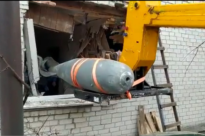 Csernyihivben három, fel nem robbant orosz bombát emeltek ki lakóházakból