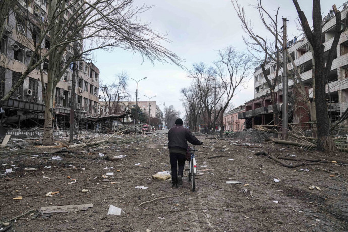 Oroszország betiltotta az Instagramot, humanitárius katasztrófa fenyeget az ostromlott Mariupolban